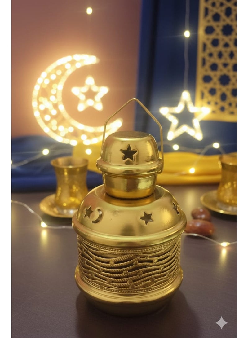 بوكس رمضان كريم + 7 هدايا ( مج كوب رمضان + شمعة معطرة فواحة + شمعة ليد الكتروني + فانوس ذهبي عليقة 23 سم + شمعة ليد شفافه + لمبة ليد جاز + فانوس كيتي بالاغاني ) - Image 3